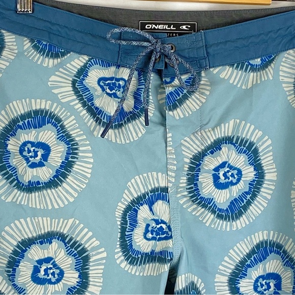 O'Neill Cruzers Blue and White Board Shorts with Tie-Dye Pattern Size 31 - Picture 8 of 16